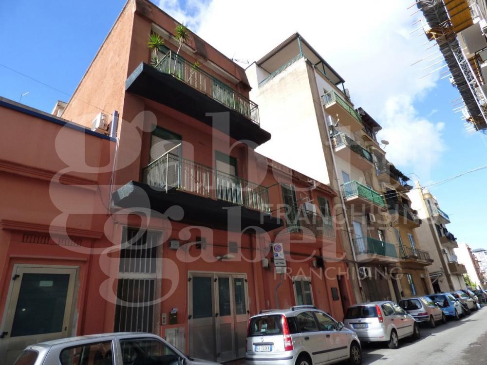 casa indipendente in vendita a Palermo in zona Malaspina/Palagonia