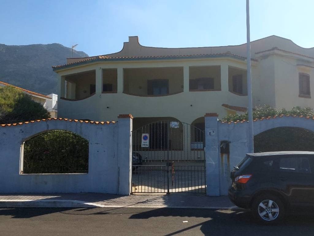 casa indipendente in vendita a Palermo in zona Libertà