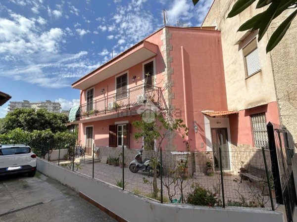 appartamento in vendita a Palermo in zona Chiavelli
