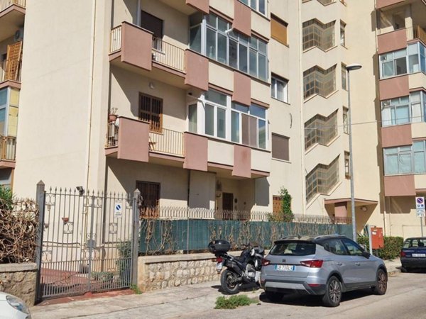 appartamento in vendita a Palermo in zona Malaspina/Palagonia