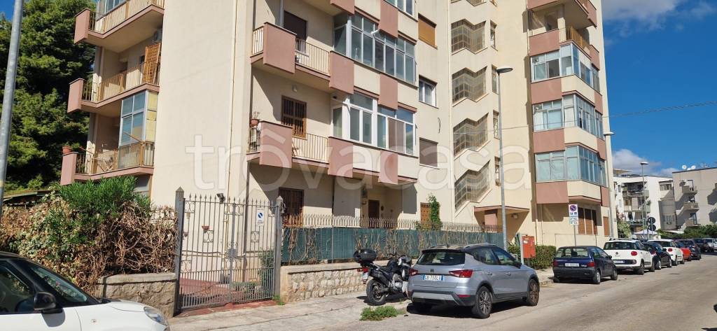appartamento in vendita a Palermo in zona Malaspina/Palagonia