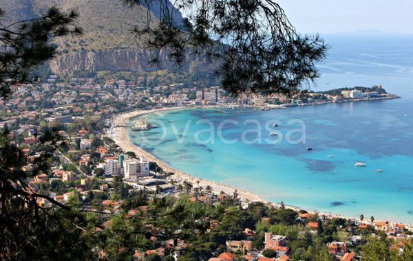casa indipendente in vendita a Palermo in zona Mondello