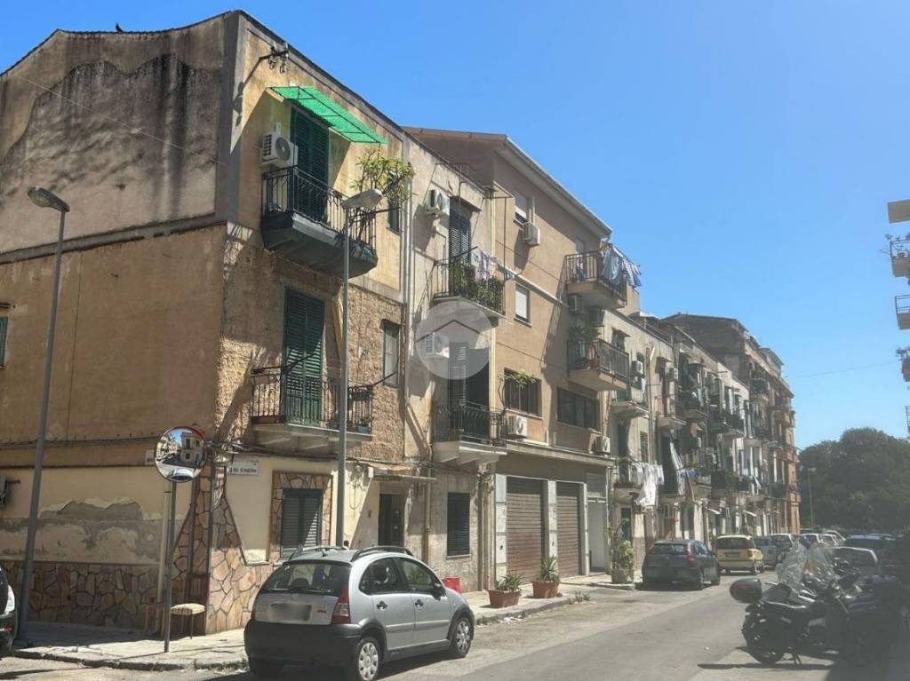 appartamento in vendita a Palermo in zona Malaspina/Palagonia