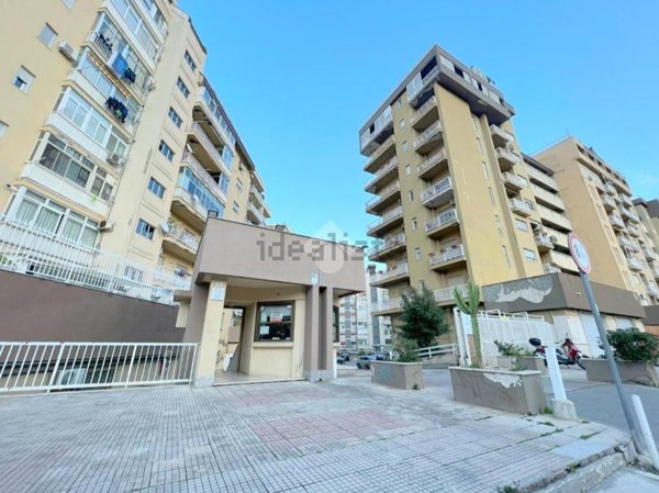 negozio in vendita a Palermo in zona Uditore