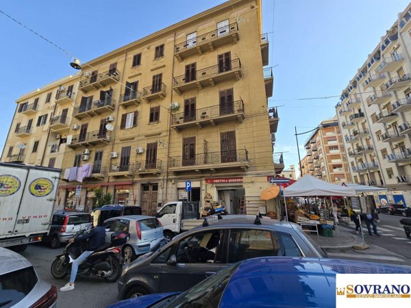 appartamento in vendita a Palermo in zona Montegrappa / Santa Rosalia