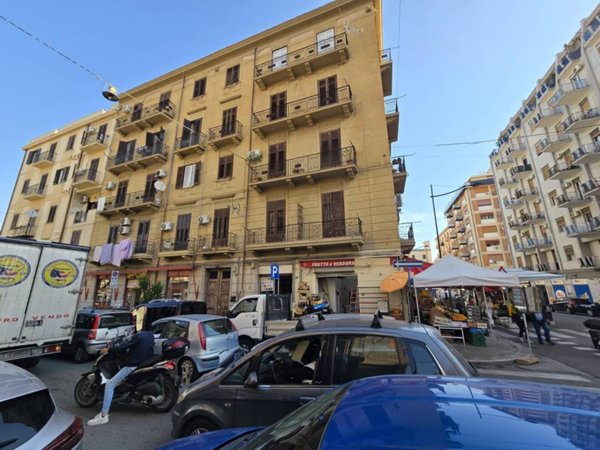 appartamento in vendita a Palermo in zona Montegrappa / Santa Rosalia