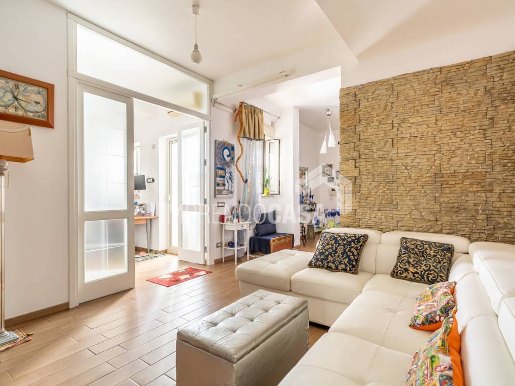 appartamento in vendita a Palermo in zona Malaspina/Palagonia