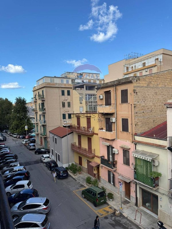 appartamento in vendita a Palermo in zona Malaspina/Palagonia
