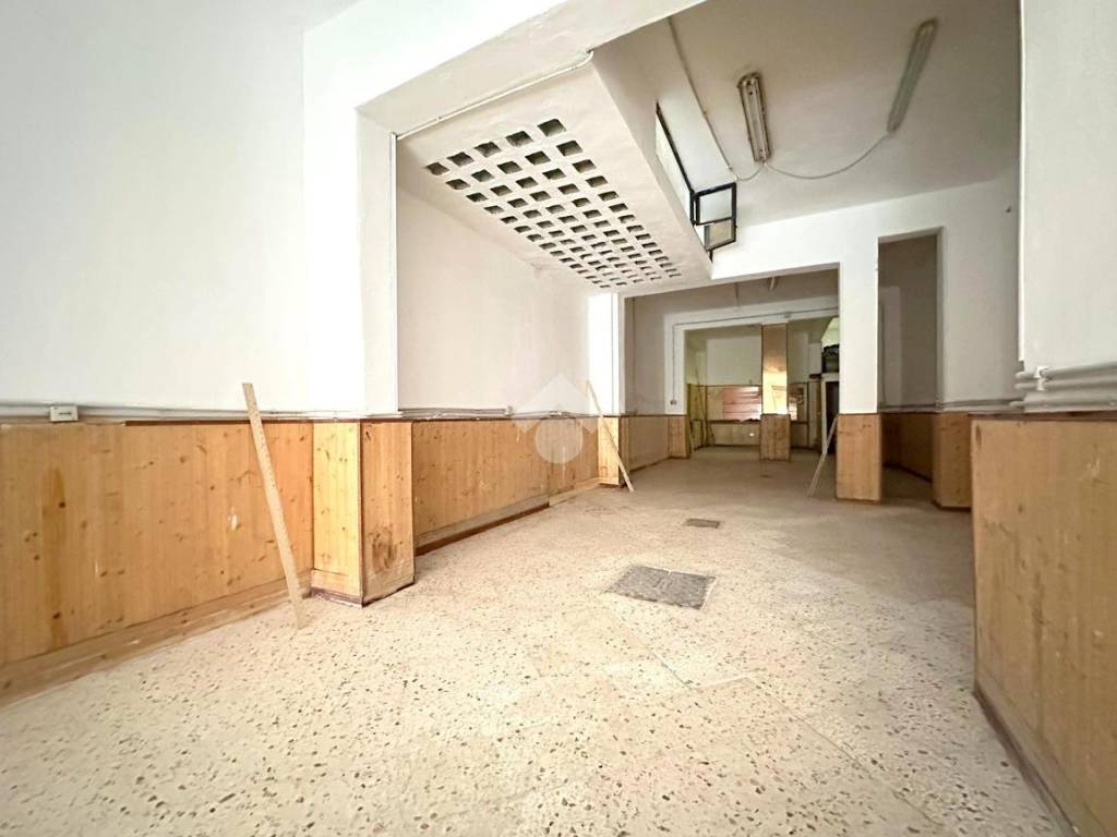 negozio in vendita a Palermo in zona Malaspina/Palagonia