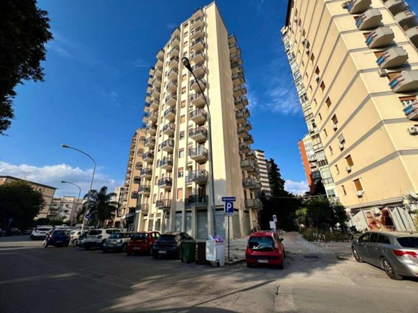 appartamento in vendita a Palermo in zona Malaspina/Palagonia