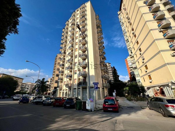 appartamento in vendita a Palermo in zona Malaspina/Palagonia
