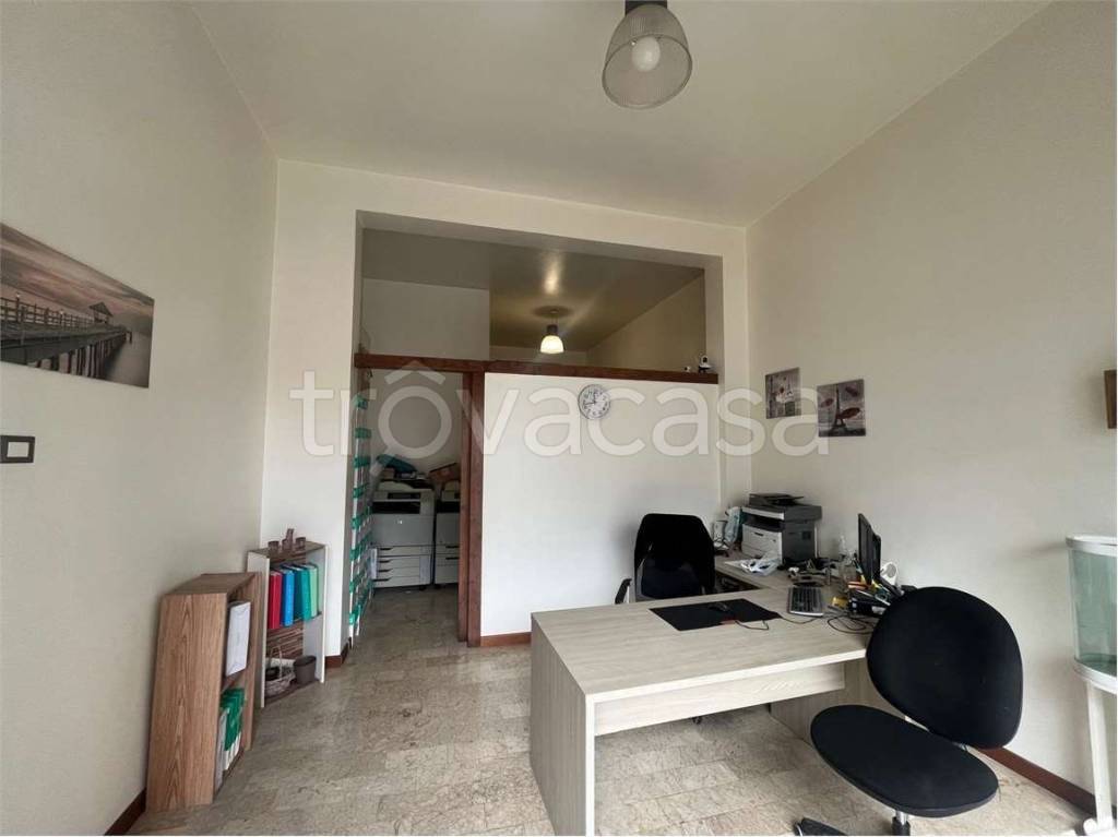 locale commerciale in vendita a Palermo in zona Calatafimi / Cuba