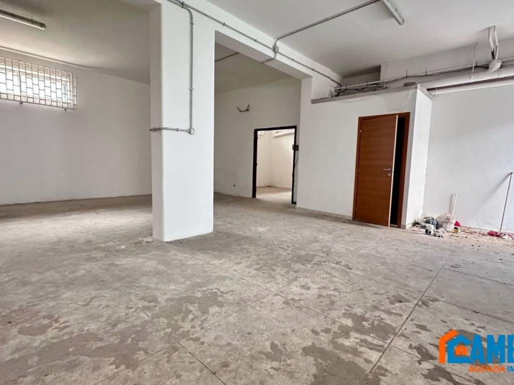 negozio in vendita a Palermo in zona Malaspina/Palagonia