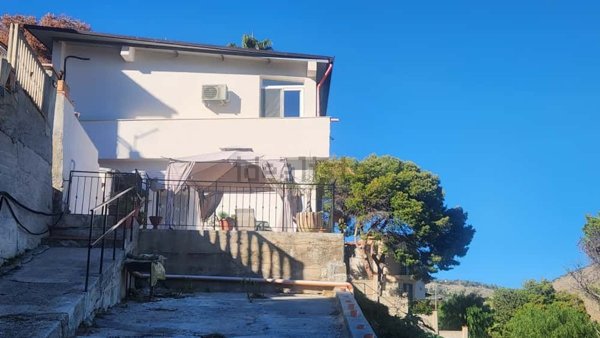 casa indipendente in vendita a Palermo in zona Borgo Nuovo