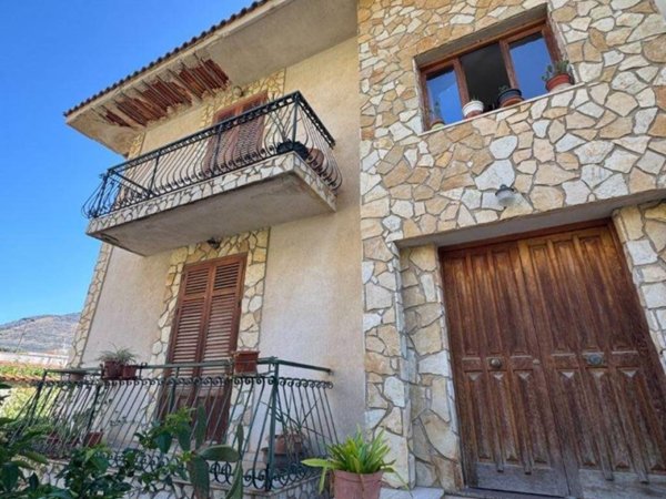 appartamento in vendita a Palermo in zona Partanna