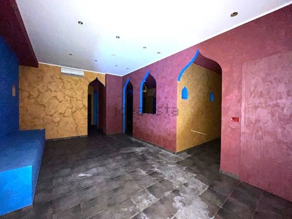 locale commerciale in vendita a Palermo in zona Libertà