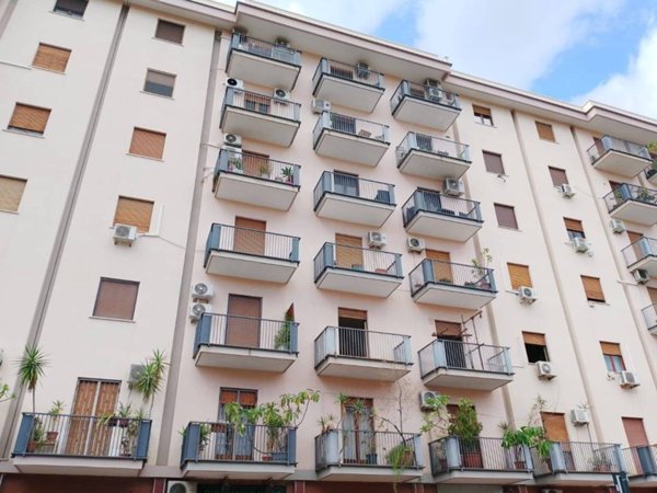 appartamento in vendita a Palermo in zona Malaspina/Palagonia