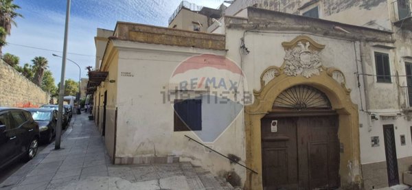 locale commerciale in vendita a Palermo