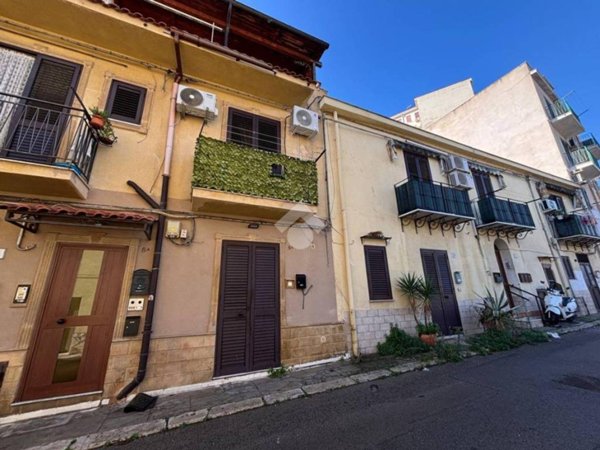 appartamento in vendita a Palermo in zona Zisa