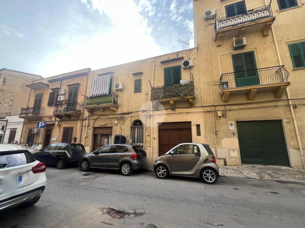 appartamento in vendita a Palermo in zona Malaspina/Palagonia