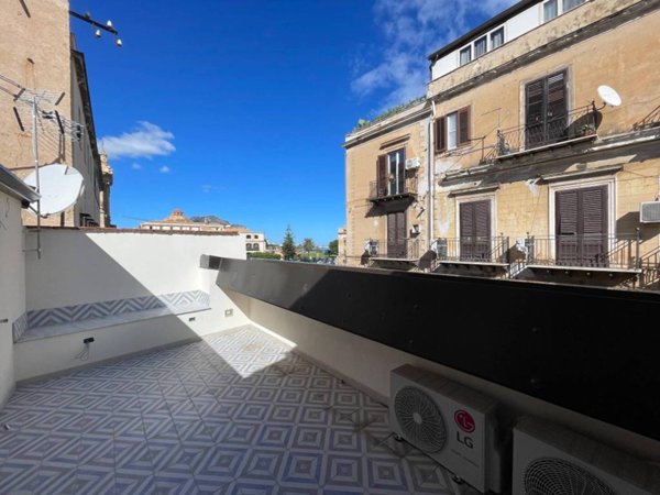 intera palazzina in vendita a Palermo in zona Centro storico