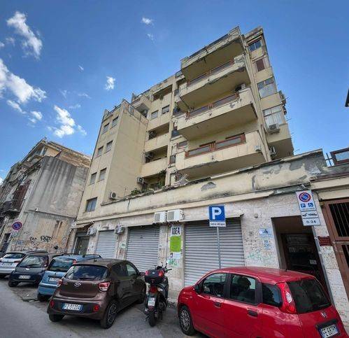 appartamento in vendita a Palermo in zona Malaspina/Palagonia