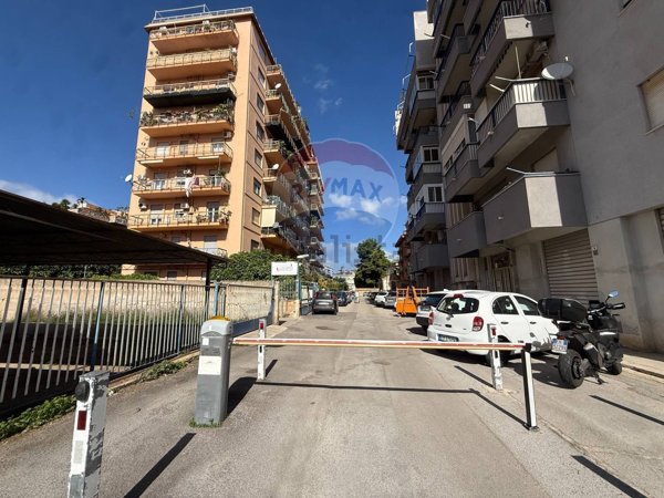 appartamento in vendita a Palermo in zona Malaspina/Palagonia