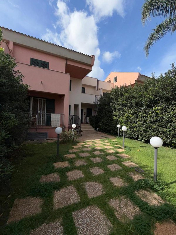 casa indipendente in vendita a Palermo in zona Partanna