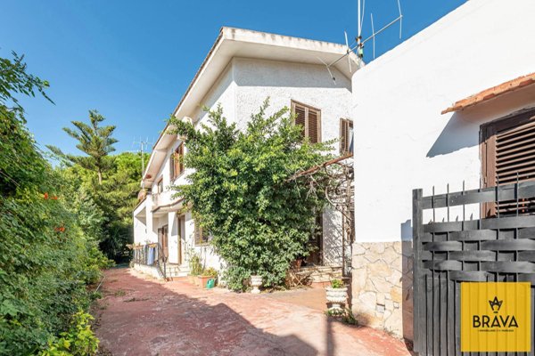 casa indipendente in vendita a Palermo in zona Mondello