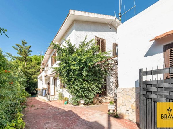 casa indipendente in vendita a Palermo in zona Mondello