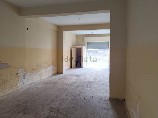 locale di sgombero in vendita a Palermo in zona Altarello