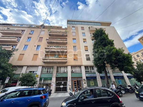 negozio in vendita a Palermo in zona Zisa