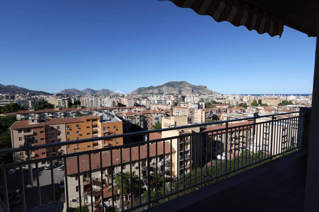 appartamento in vendita a Palermo in zona Zisa