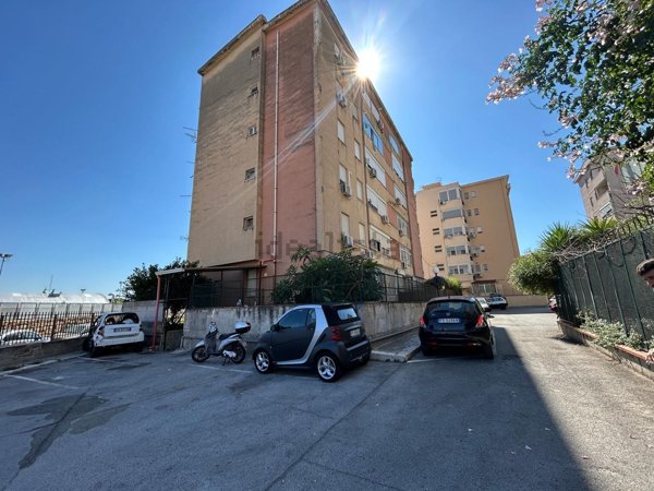 appartamento in vendita a Palermo in zona Zisa