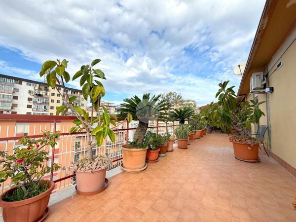 appartamento in vendita a Palermo in zona Malaspina/Palagonia
