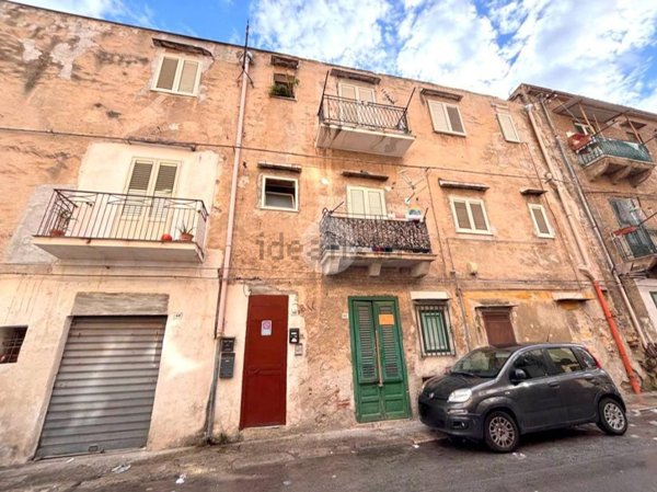 appartamento in vendita a Palermo in zona Zisa