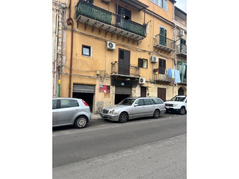 negozio in vendita a Palermo in zona Arenella/Vergine Maria
