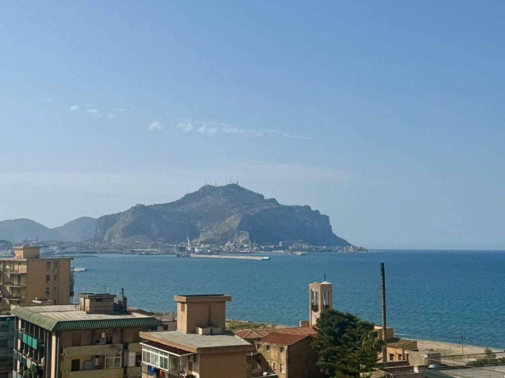 appartamento in vendita a Palermo in zona Acqua dei Corsari