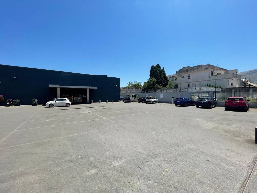 negozio in vendita a Palermo in zona Partanna