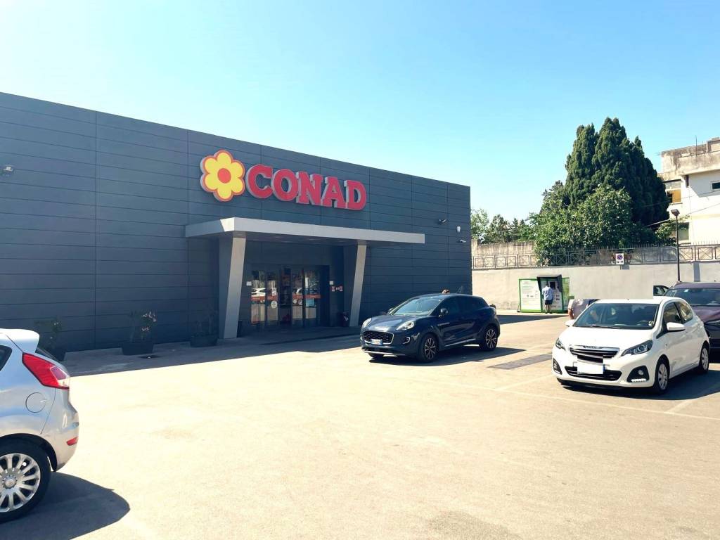 negozio in vendita a Palermo in zona Partanna