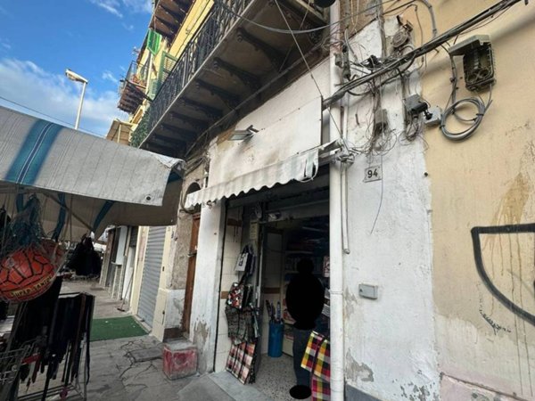 negozio in vendita a Palermo in zona Montepellegrino