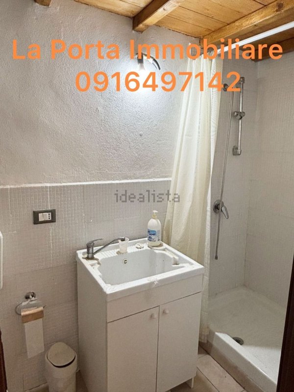 locale commerciale in vendita a Palermo in zona Centro storico