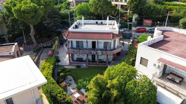casa indipendente in vendita a Palermo in zona Mondello
