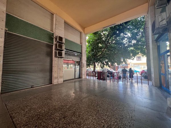 locale commerciale in vendita a Palermo in zona Libertà