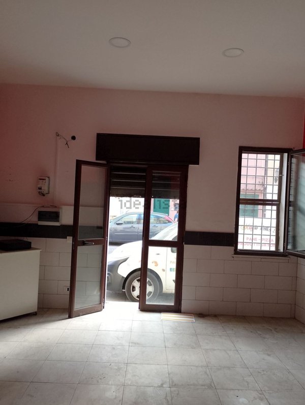 locale commerciale in vendita a Palermo in zona Tommaso Natale