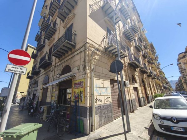 negozio in vendita a Palermo in zona Calatafimi / Cuba