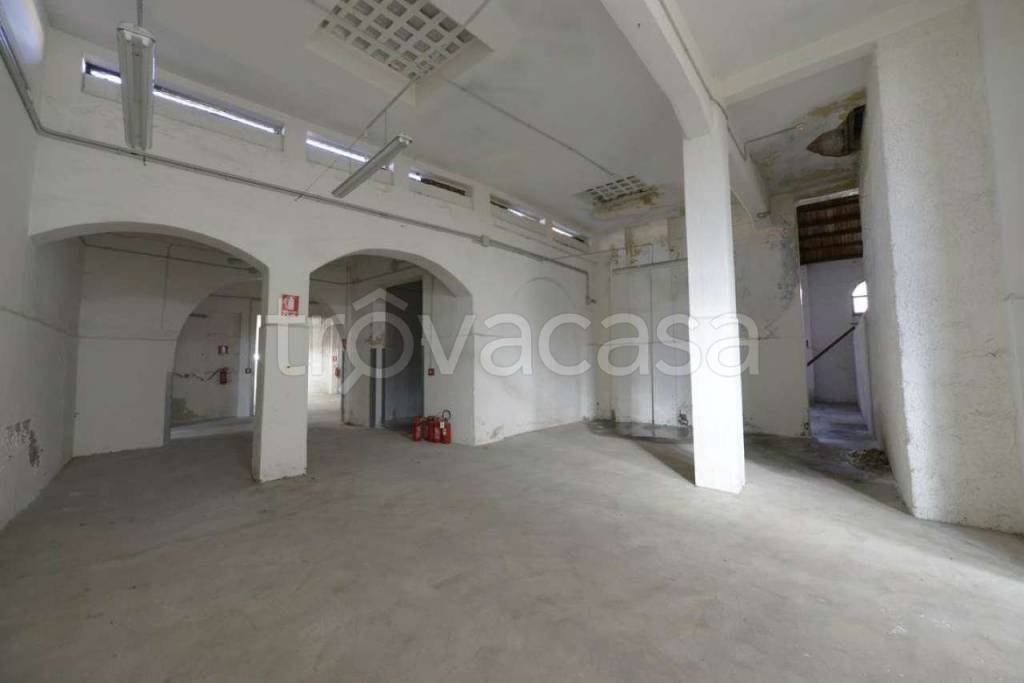 locale commerciale in vendita a Palermo in zona Croceverde