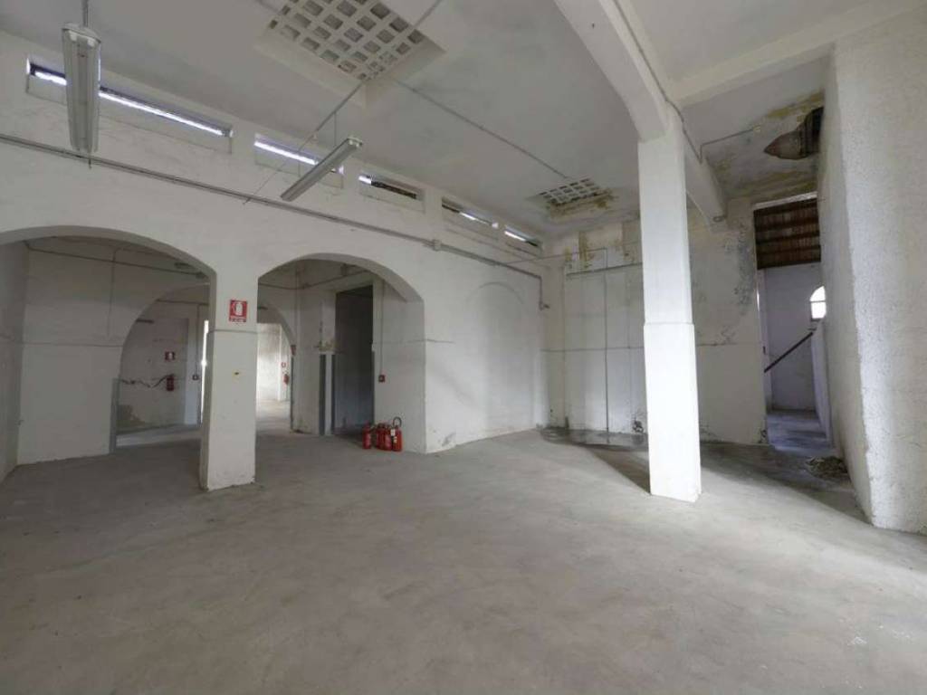 locale commerciale in vendita a Palermo in zona Brancaccio