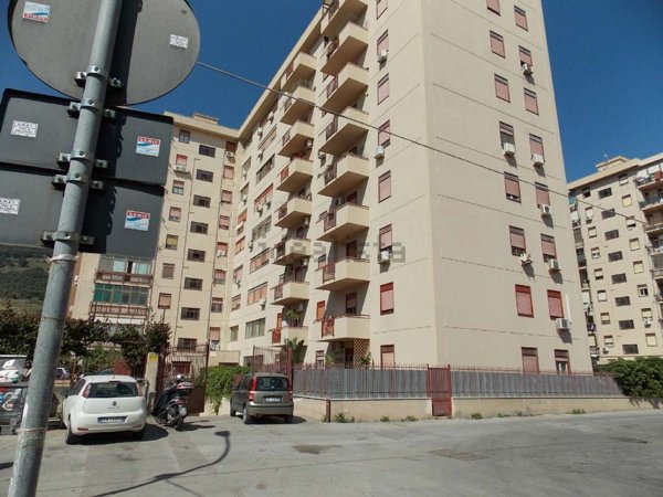 locale di sgombero in vendita a Palermo in zona Tommaso Natale