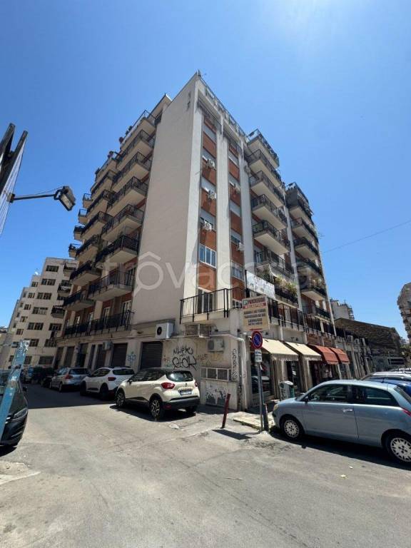 appartamento in vendita a Palermo in zona Malaspina/Palagonia